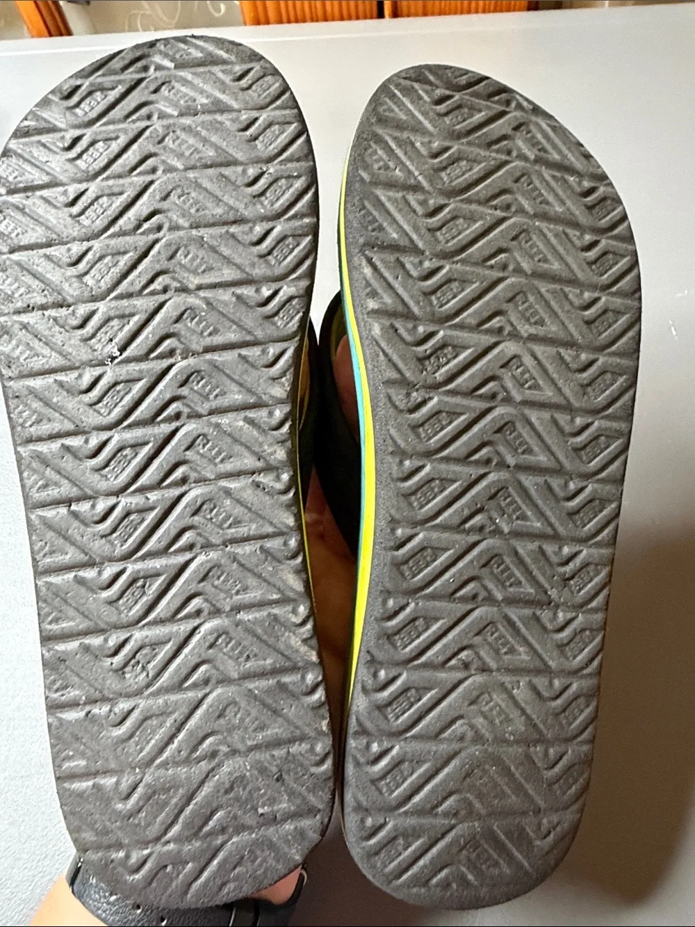 Kid’s Reef Blue & Black Patterned Flip Flops w/ yellow accent. Size: 2